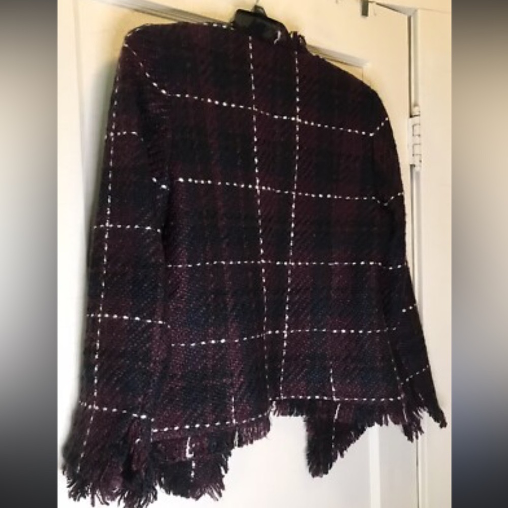 SOLD!!
NWOT~Calvin Klein Wine Plaid Tweed Long Sleeve Fringe Trim Opened Blazer
